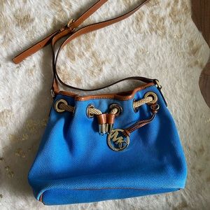 Michael kors cinch crossbody